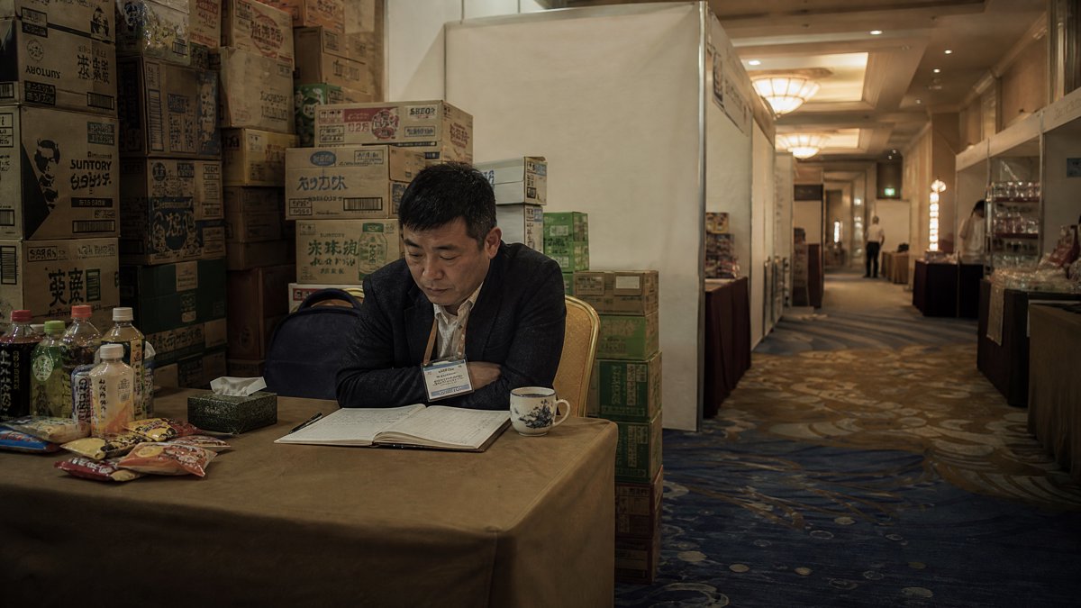 南京秋季糖酒会招商遇冷：经销商高库存承压与量贩零食渠道分流成主因