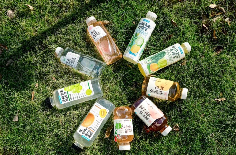 美妆巨头“喝”出新生意，是“降维打击”还是“不务正业”？